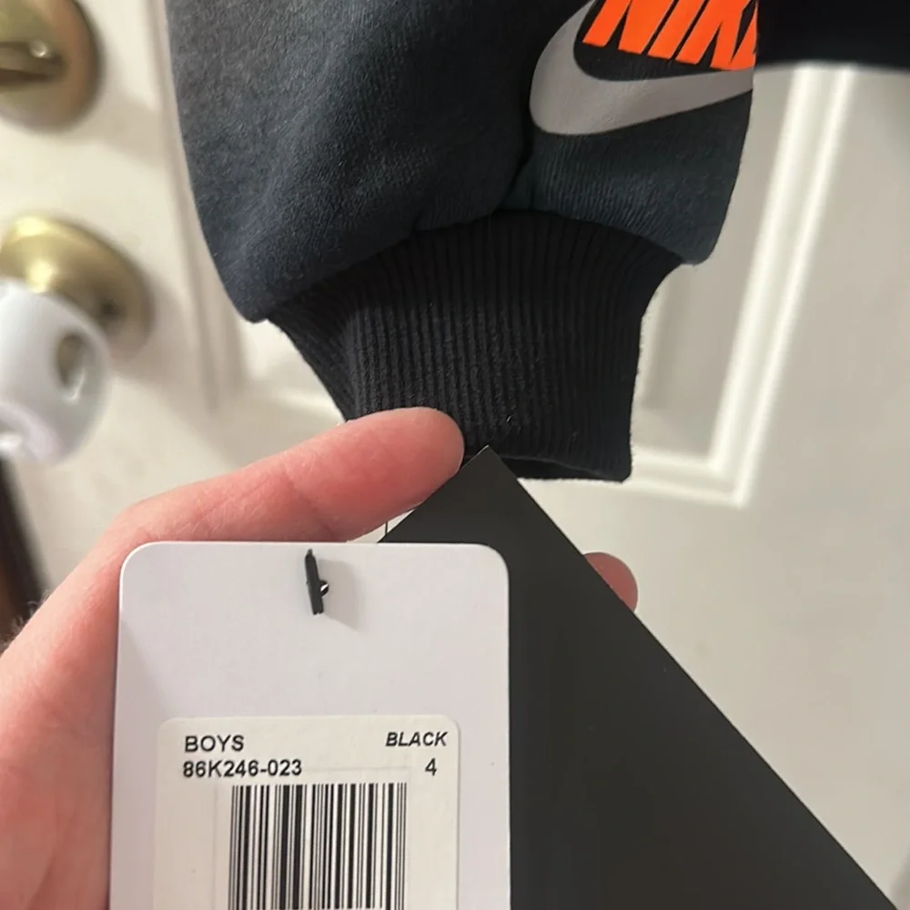 NIKE BOYS MULTI-COLORED HOODIE: NEW WITH TAGS: SIZE 4
